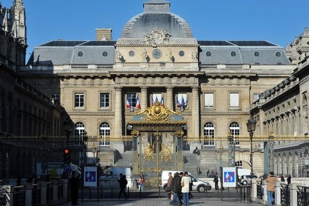 363751_facade-du-palais-de-justice-de-paris